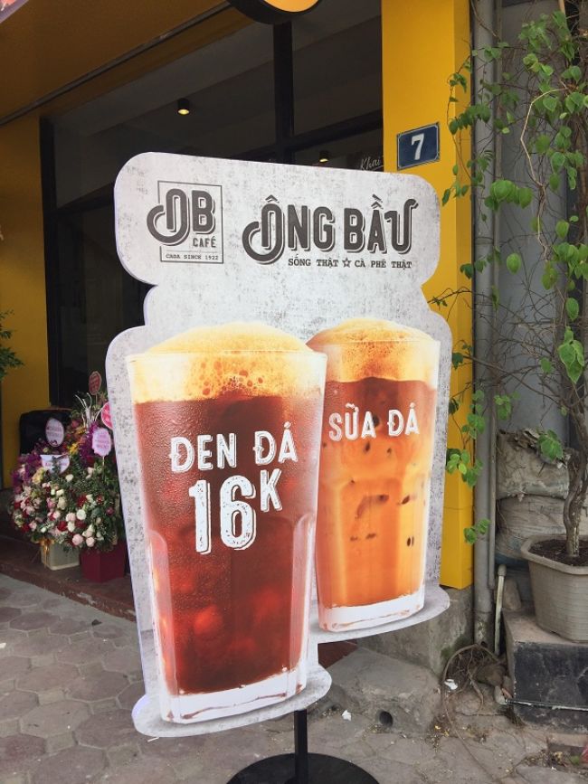 Standee khai trương của một quán cà phê